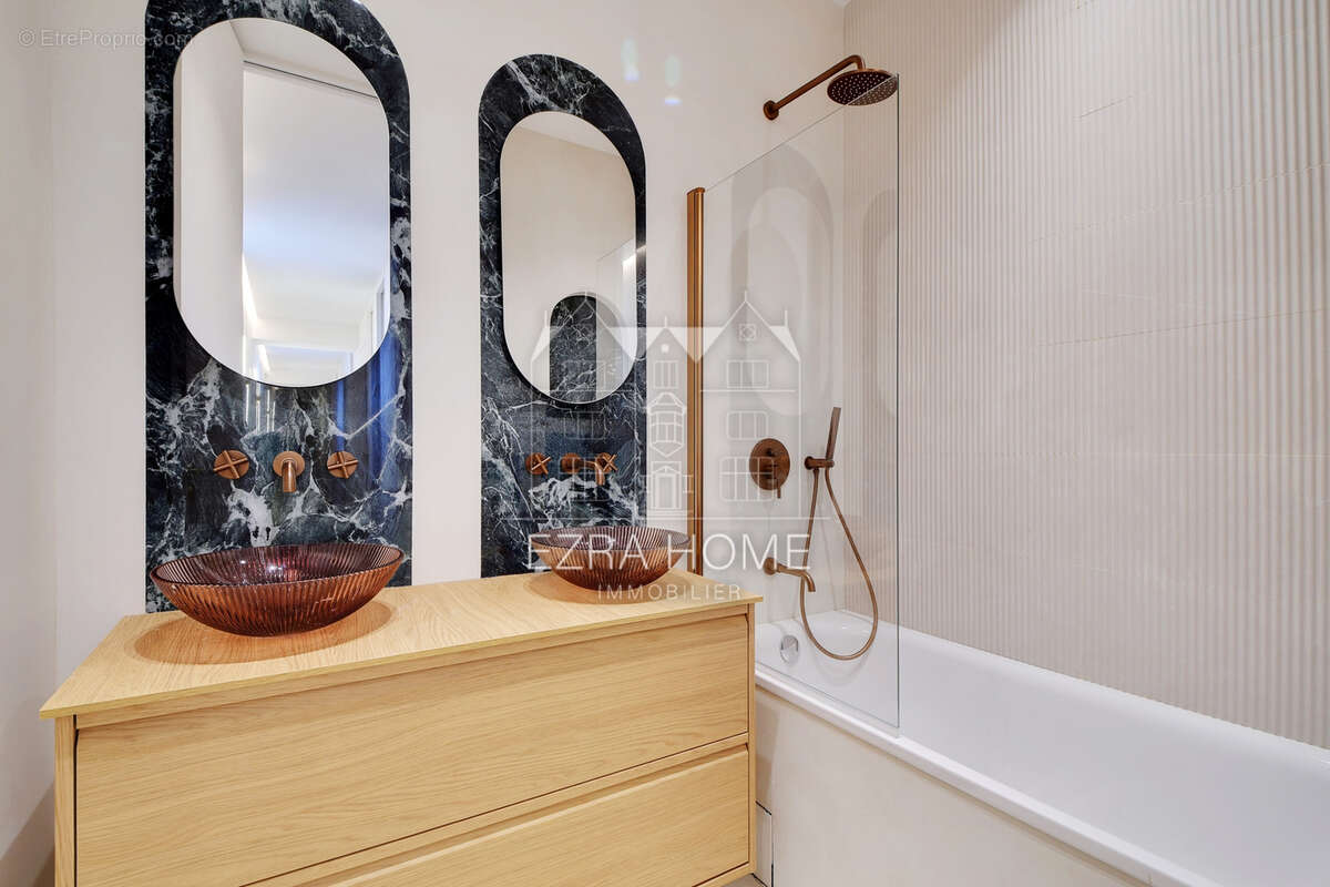 Appartement à NEUILLY-SUR-SEINE