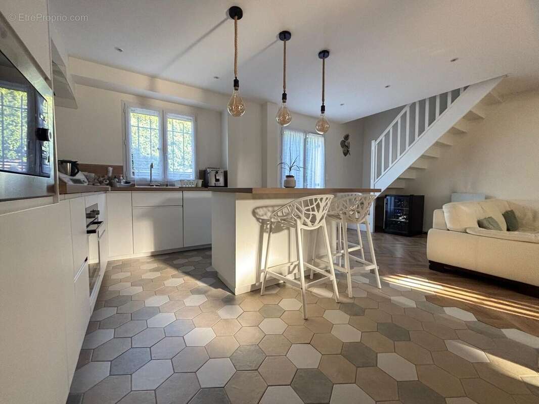 Maison à SAINT-PIERRE-DU-PERRAY