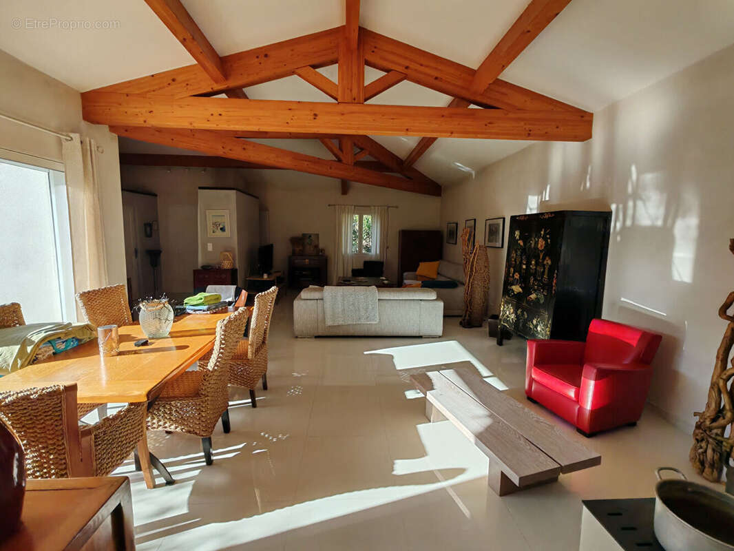 Maison à MEOUNES-LES-MONTRIEUX