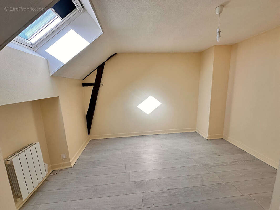 Maison familiale rénovée de 129,20 m² avec 4 chambres, dépendance et terrain de 1 553 m² ? Menetou-Salon - photo 7