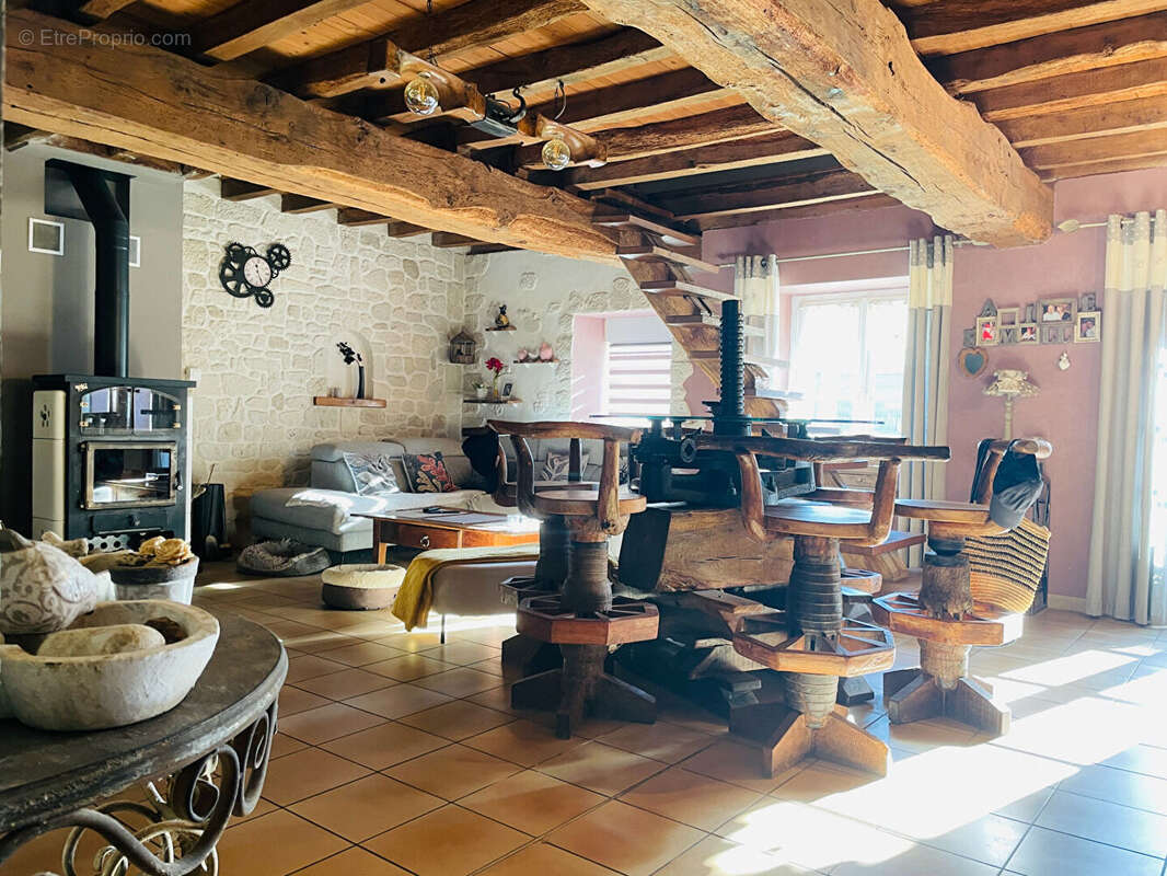 Maison à COMMEQUIERS