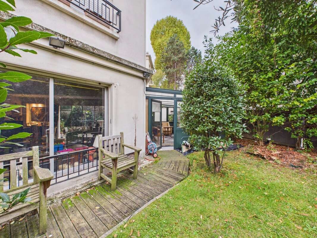 Appartement à NEUILLY-SUR-SEINE