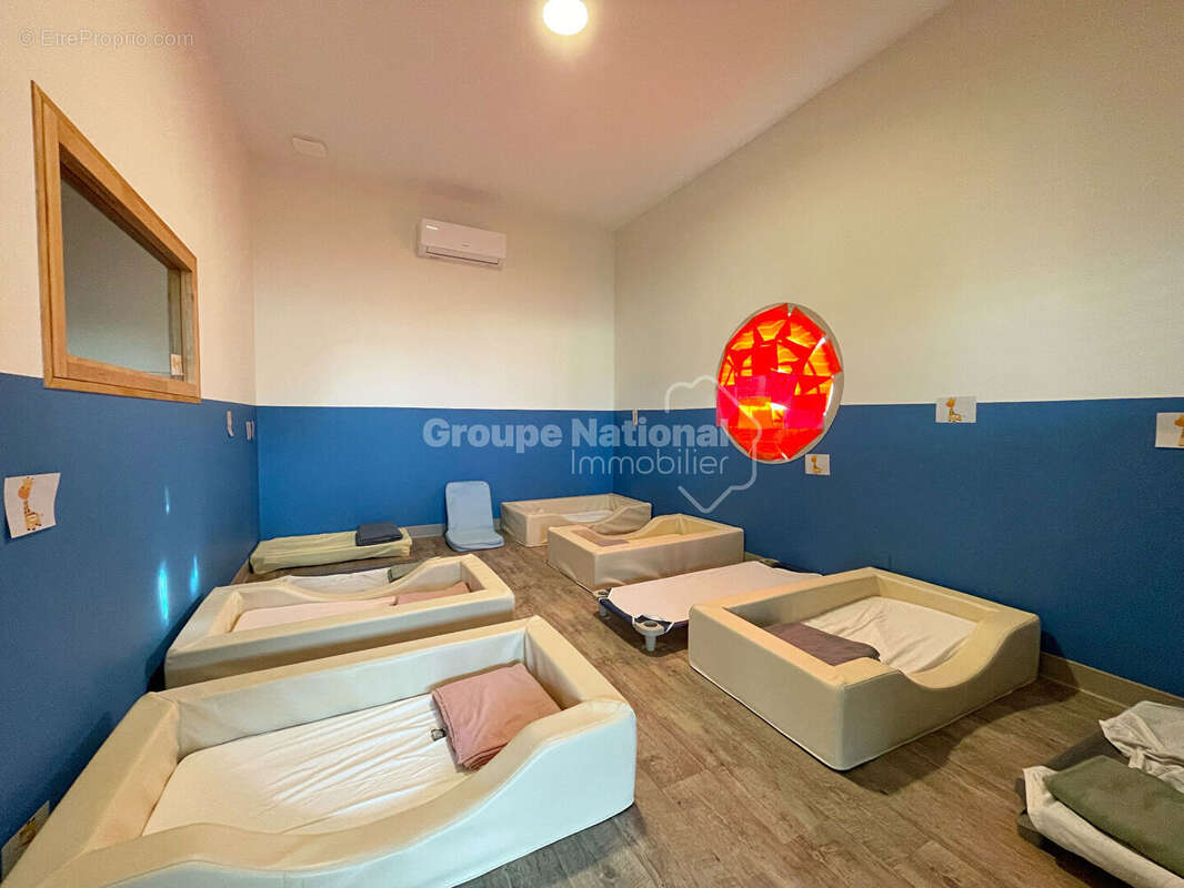 Local commercial (180m²) - Miramas - photo 7