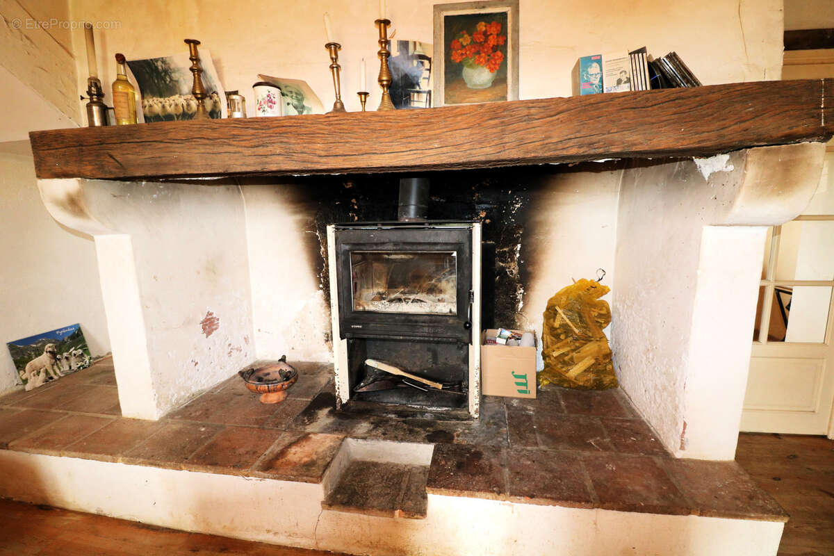 Maison à MONLEON-MAGNOAC