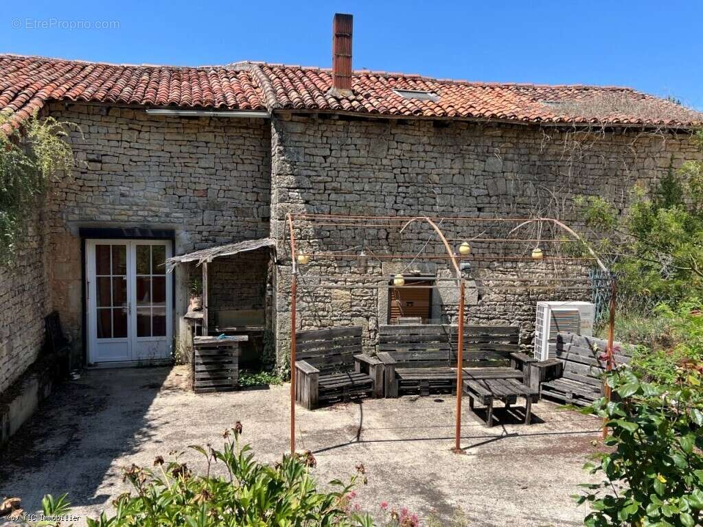 Maison à NANTEUIL-EN-VALLEE