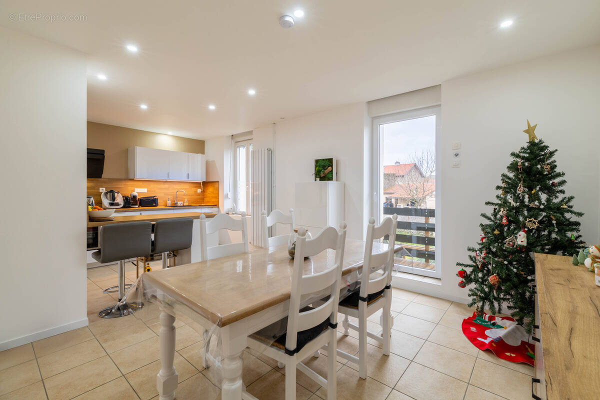 Appartement à MONTOIS-LA-MONTAGNE
