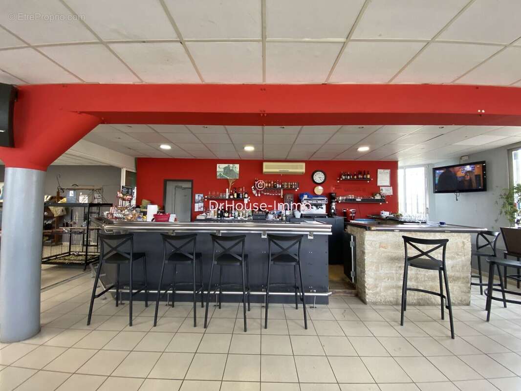 Commerce à AIGUES-MORTES