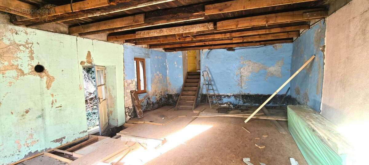 Maison à LIVINHAC-LE-HAUT