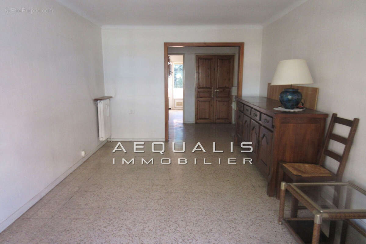 Appartement à SAINT-LAURENT-DU-VAR