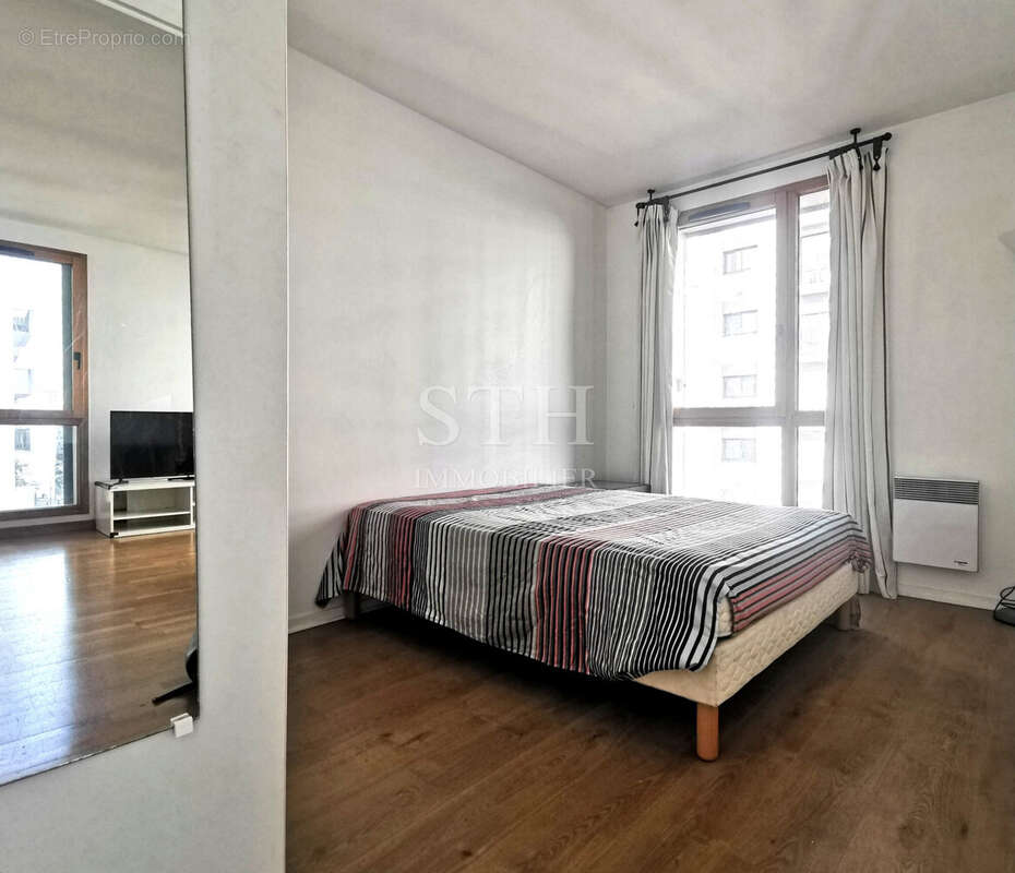 Chambre 1 - Appartement à PARIS-15E