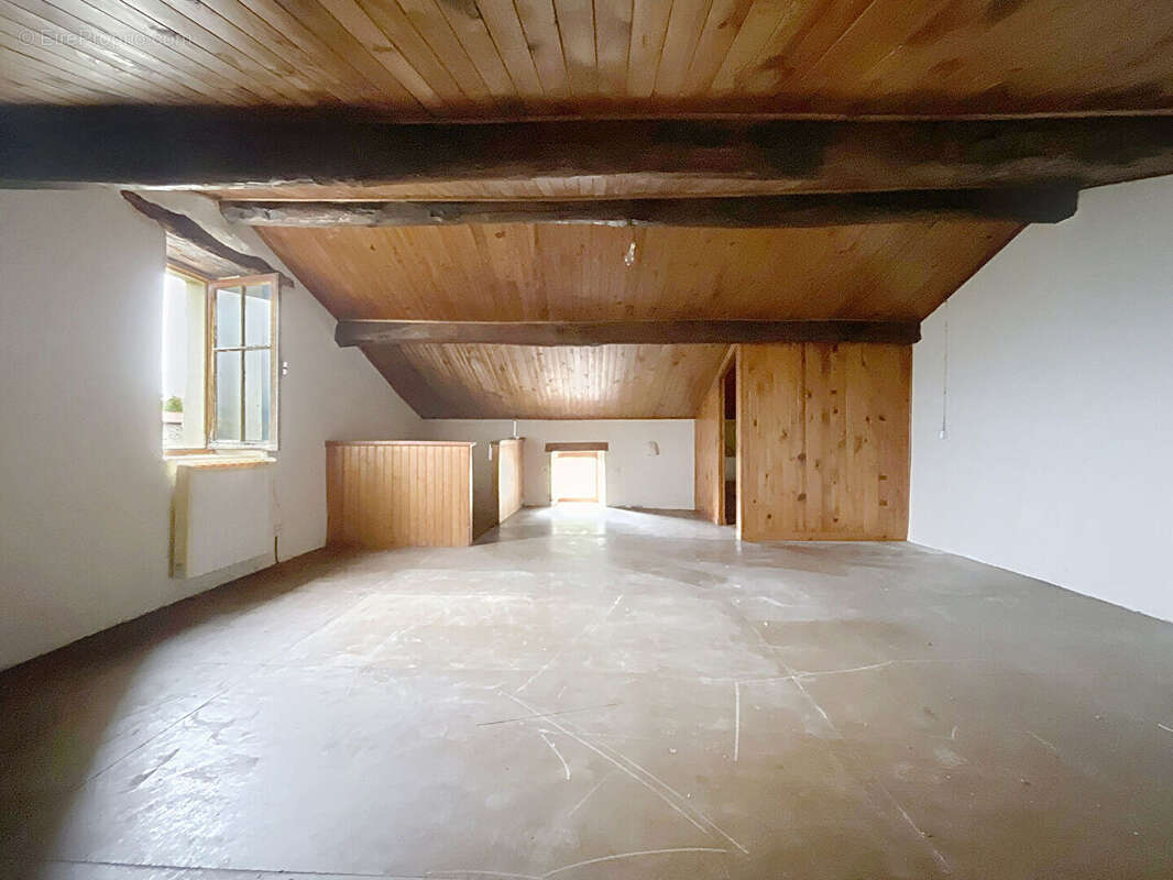 Maison à MONTOULIEU