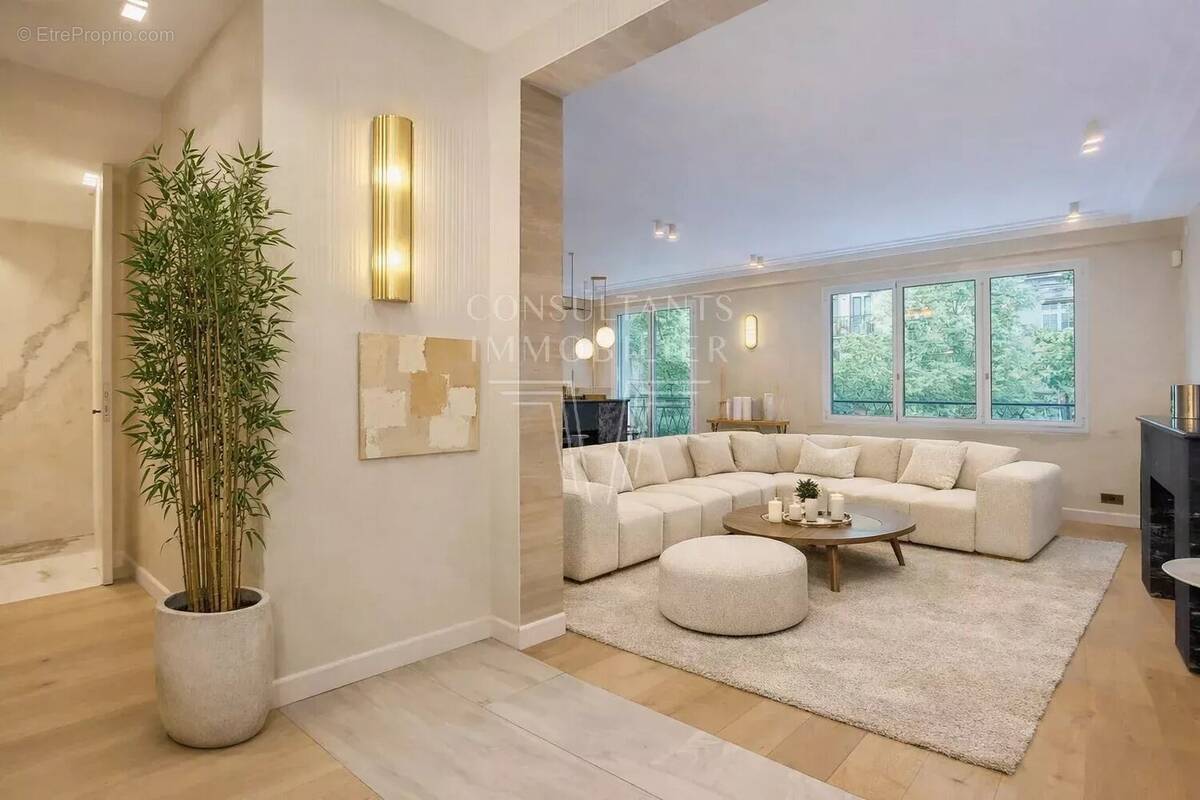 Appartement à PARIS-16E