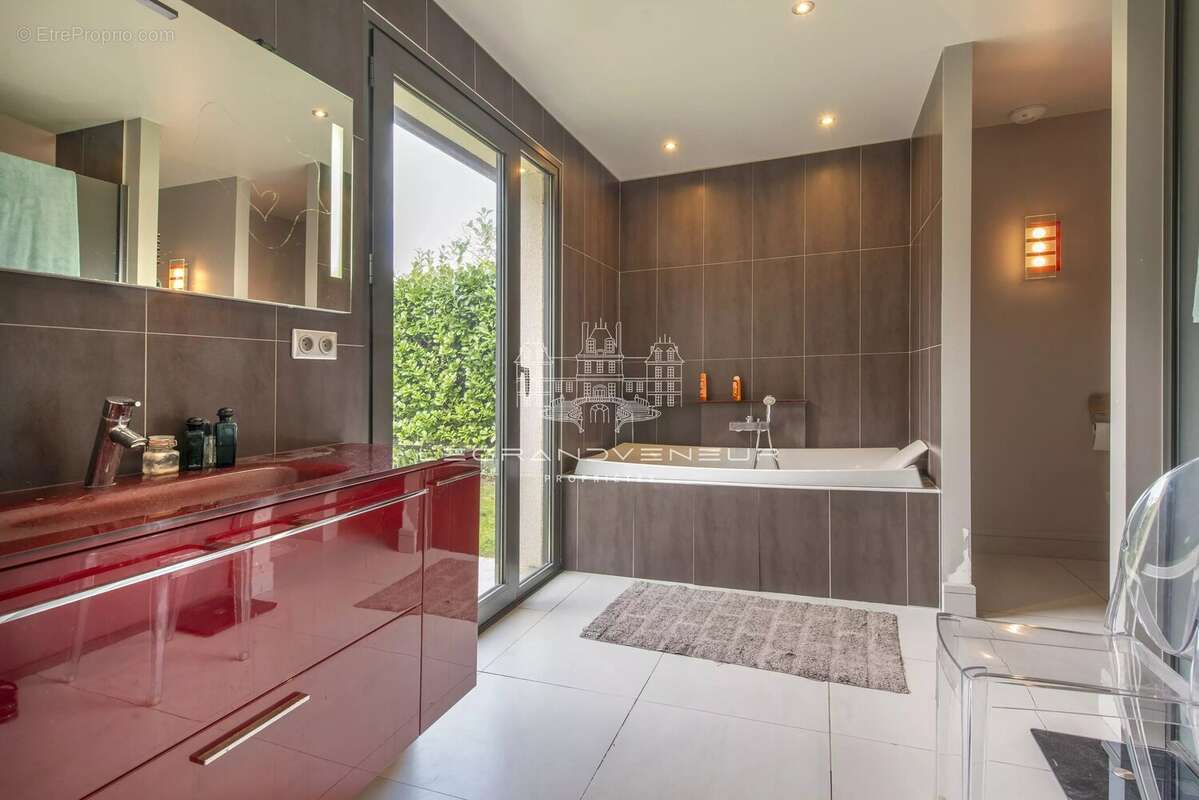 Maison à FONTAINEBLEAU