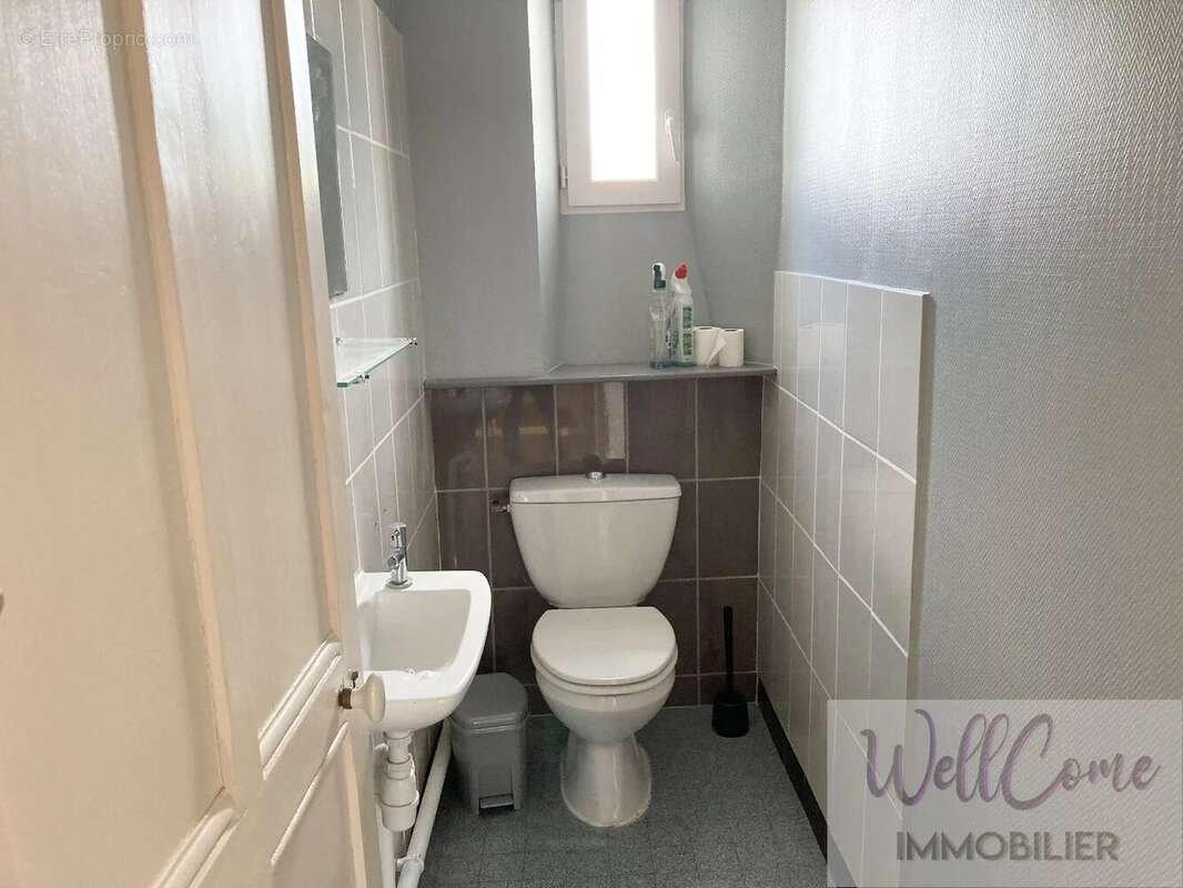 Aix Les Bains logement 5 pièces triplex avec 2 places de parking privatives et un jardinet privatif - photo 17
