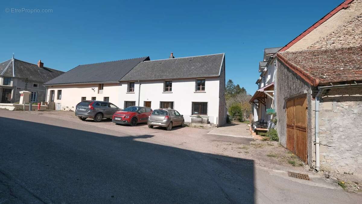 Maison à ROUSSILLON-EN-MORVAN