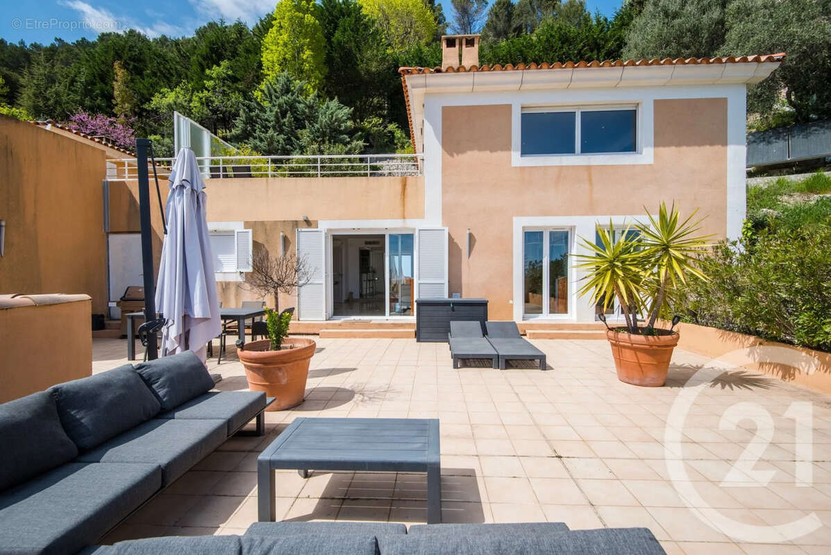 Appartement à EZE
