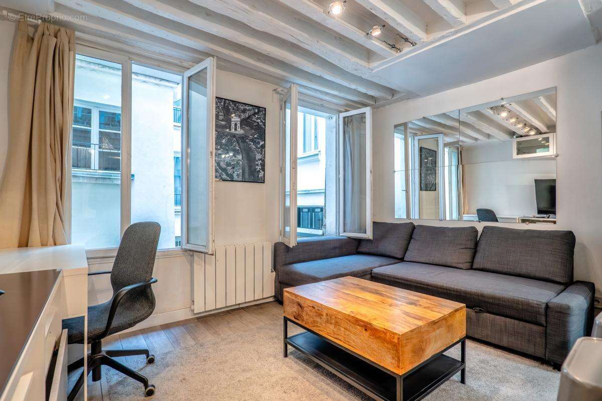 Appartement à PARIS-1E
