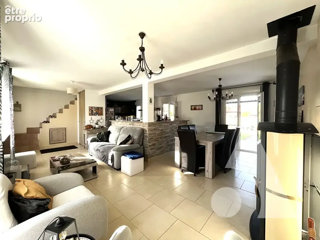 A vendre secteur calme pavillon recent 4 chambres 5 min choisy au bac - photo 2