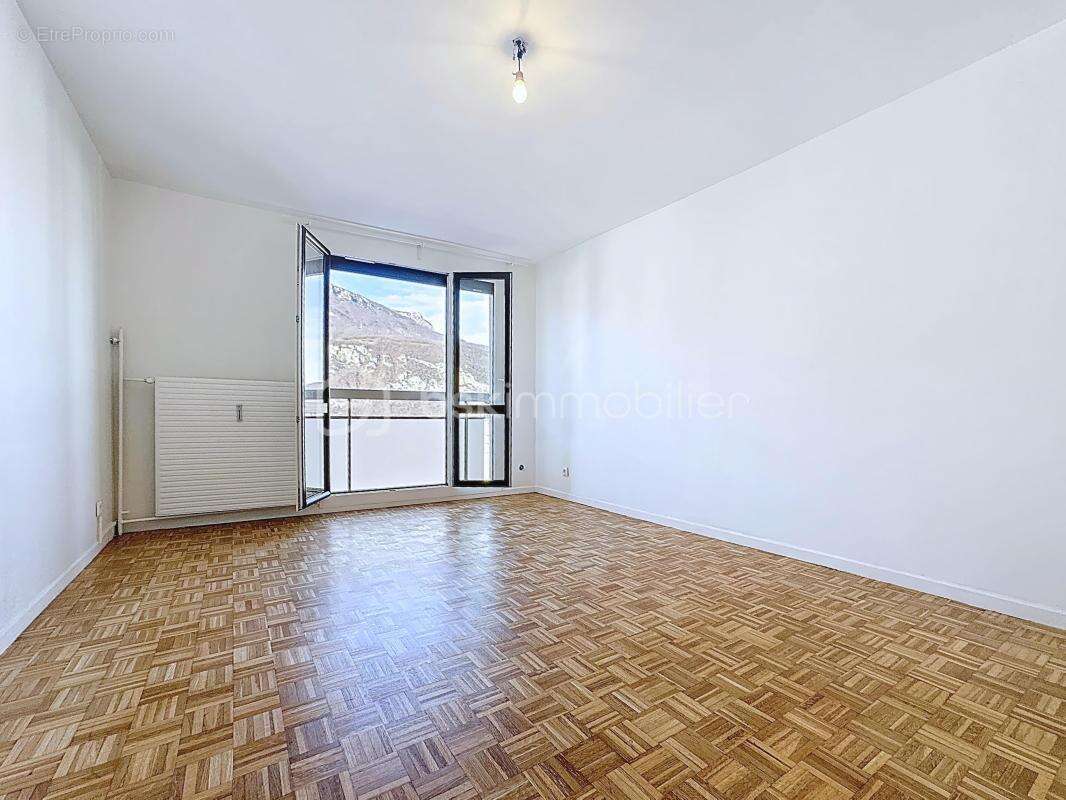 Appartement à LE PONT-DE-CLAIX