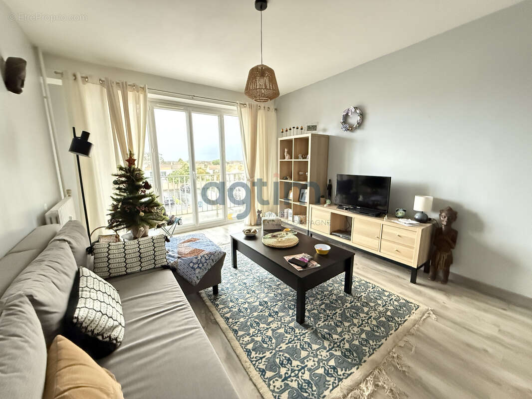 Centre-ville Montaigu, au 2e avec ascenseur, T3, 49,45 m2 habitables, cave, parking - photo 2