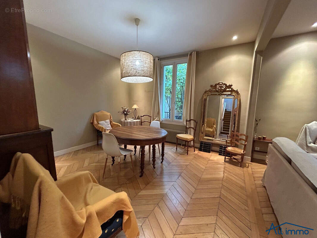 Maison à SAINT-MAUR-DES-FOSSES