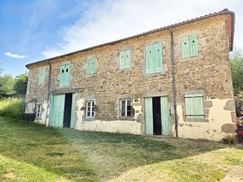Maison à CUNLHAT