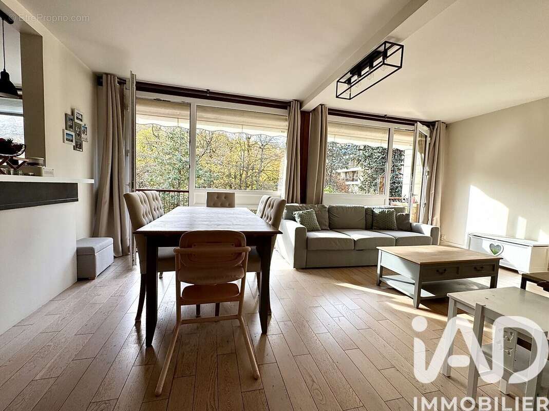 Photo 4 - Appartement à LA CELLE-SAINT-CLOUD