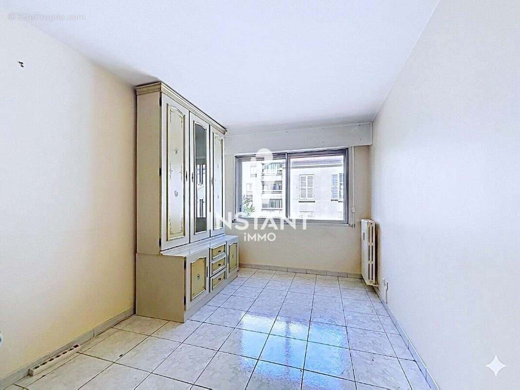 Appartement à CHARENTON-LE-PONT