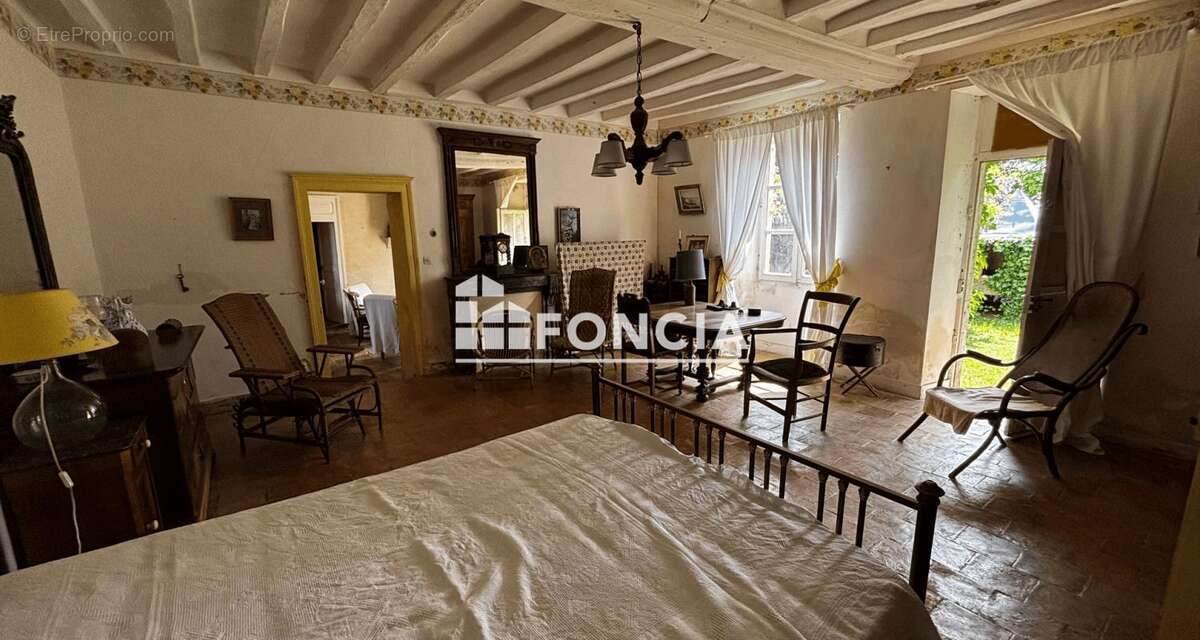 Maison à CONLIE
