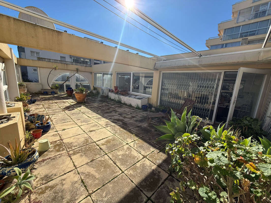 Commerce à CANET-EN-ROUSSILLON