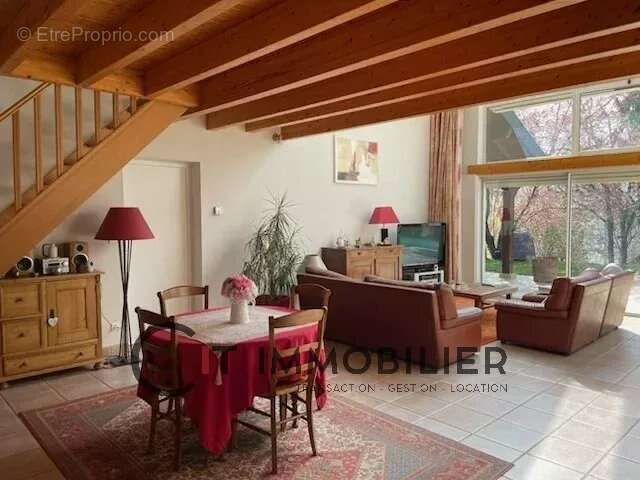 Maison à LA TOUR-DU-PIN