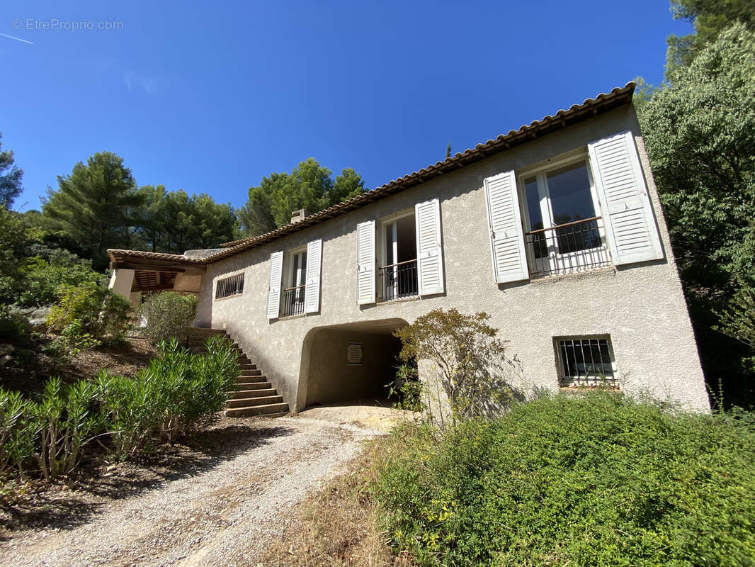 Maison à LE REVEST-LES-EAUX