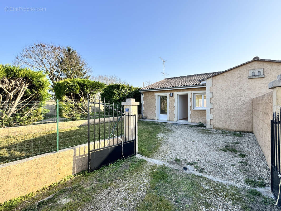 Maison à BARBEZIEUX-SAINT-HILAIRE