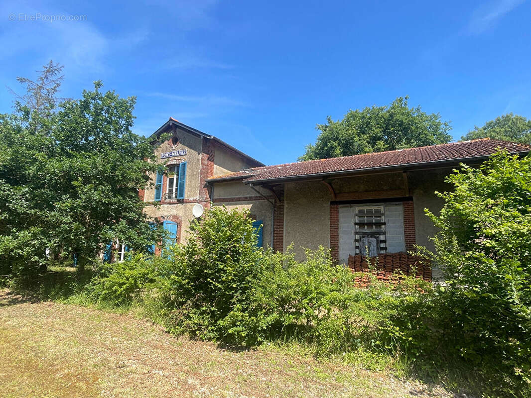 CÔTES-D'ARMOR: Proche Guingamp. Une opportunité rare et remarquable. Ancienne gare bretonne à rénover. - photo 3