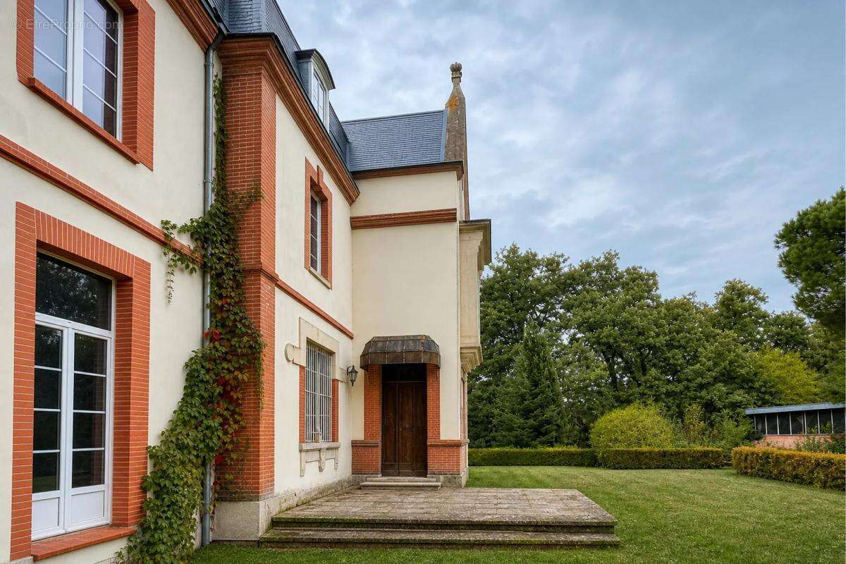 Domaine de caractère à restaurer – 500 m² –3,6 ha – accès rapide - photo 3