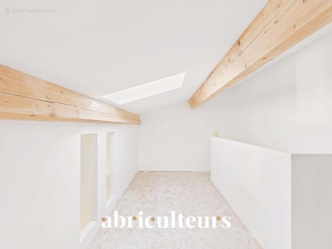 Maison de village rénovée, toutes commodités à pied en vente à Lambesc (13410) - photo 24