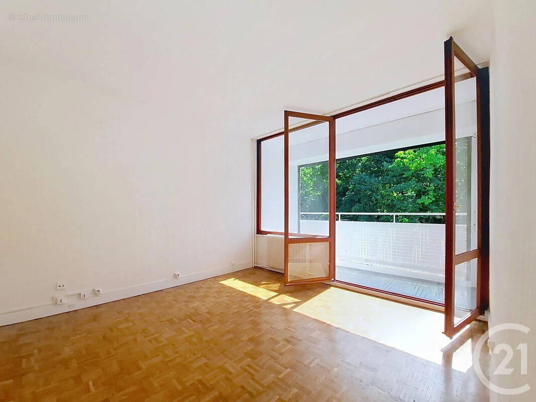 Appartement à VAUX-LE-PENIL