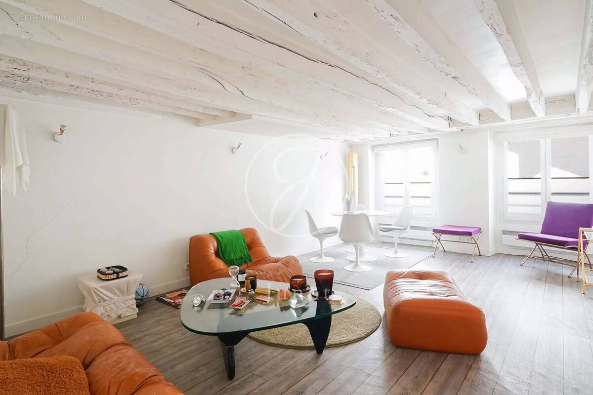 Appartement à PARIS-3E