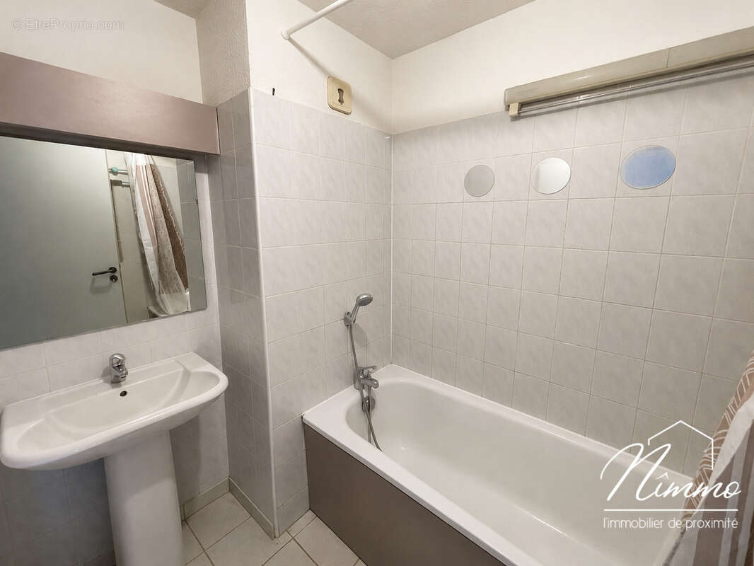 Nimes saint cesaire grand appartement de type 2 avec cave et terrasse en exclusivite - photo 7
