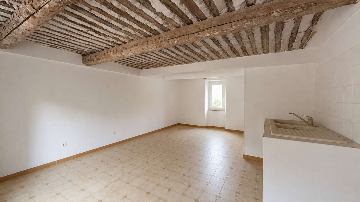 172 m2 - Grand potentiel - Toiture neuve - 10 couchages - Jardinet - photo 5