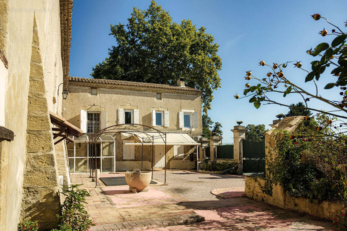 Maison à SAUVETERRE