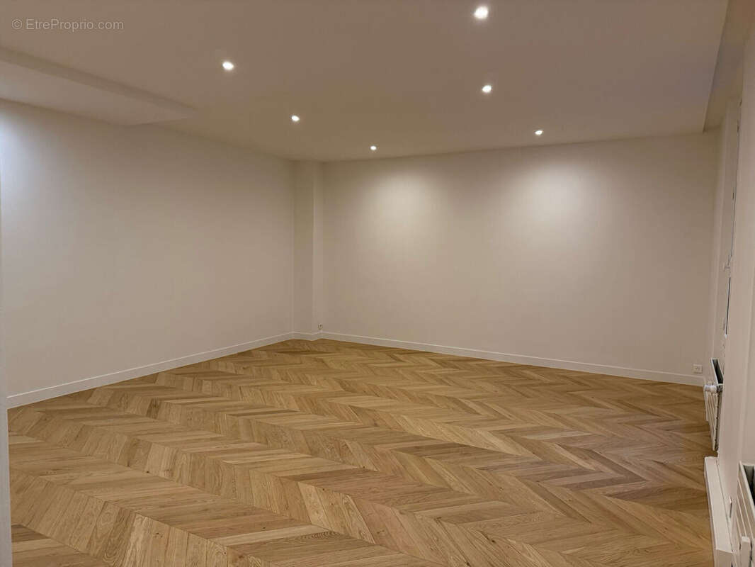 Commerce à PARIS-7E