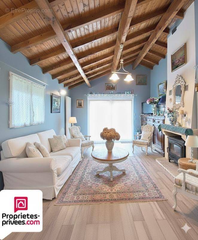 Maison à LA ROCHE-CHALAIS