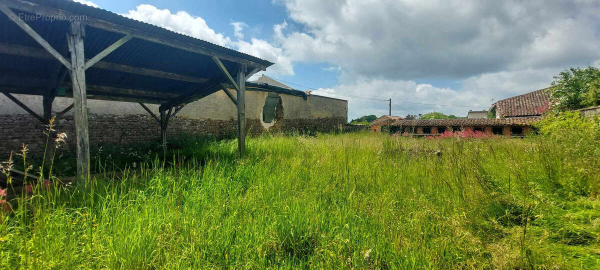 Maison à MILLAC