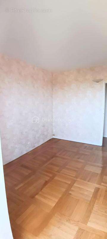 Spacieux 3 pièces avec box, cave et proche gare - photo 10