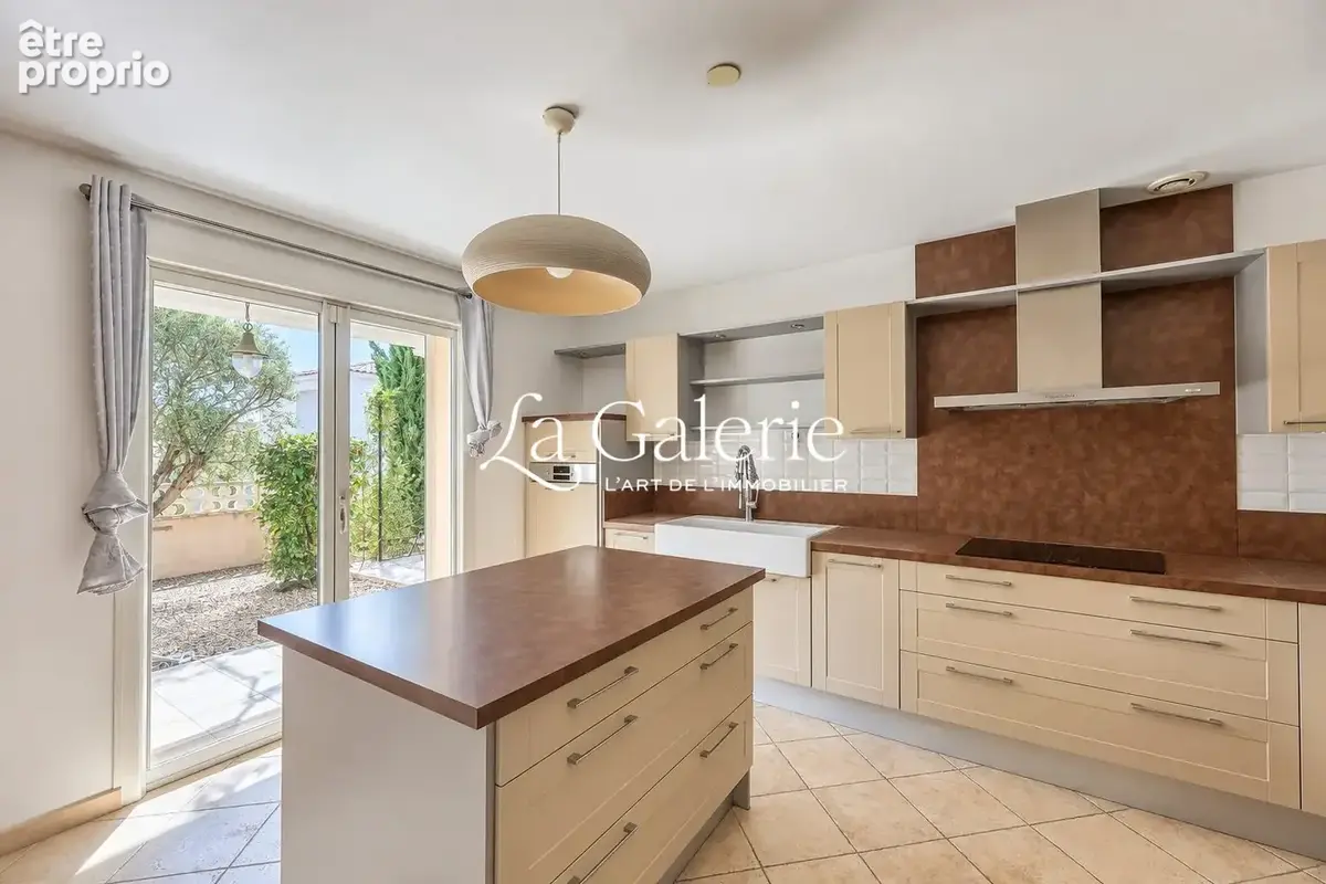 Maison 6 pièces 189 m² à vendre à Carqueiranne (83320) - photo 9