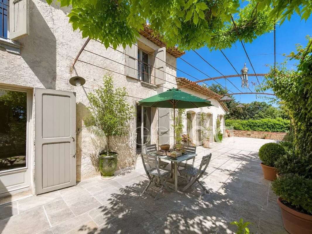 Maison à VALBONNE