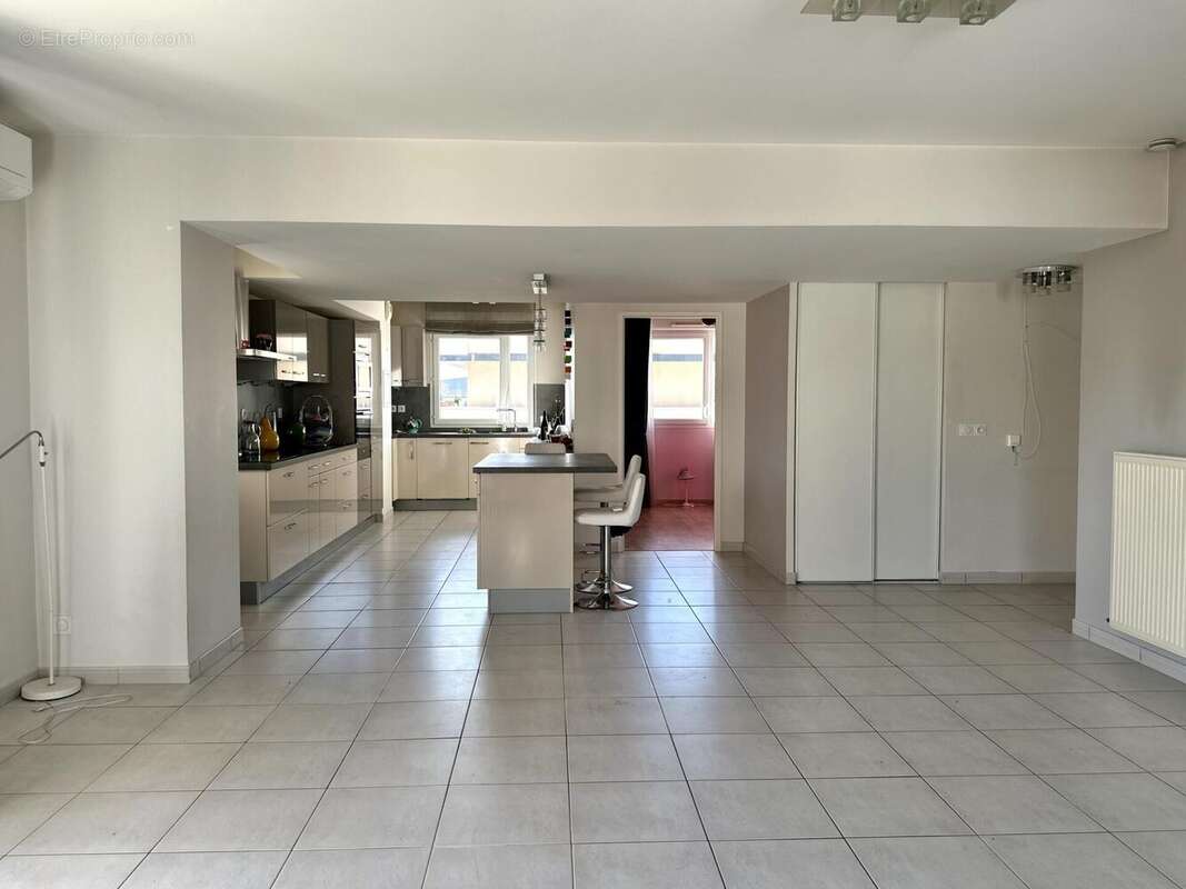 Photo 4 - Appartement à DECINES-CHARPIEU