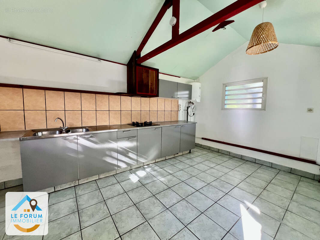 Saint pierre 97410 - ensemble immobilier - 3 logements - fort potentiel - quartier prisé - photo 2