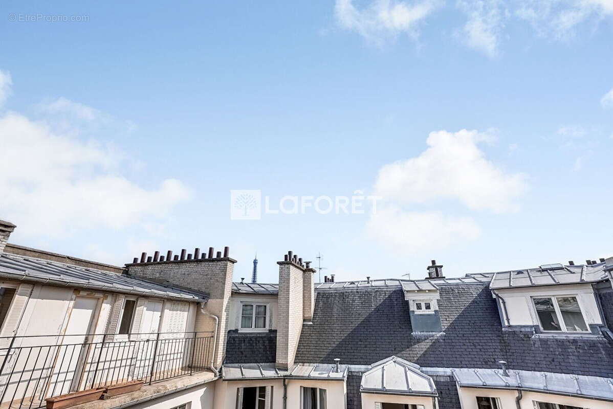 Studio charme sous les toits - Vue Tour Eiffel - photo 8